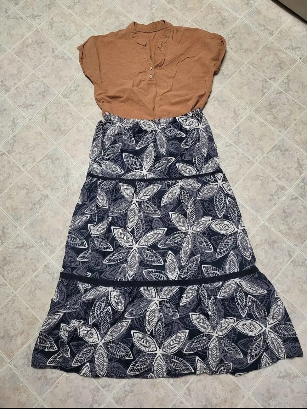 Beautiful Cotton Skirt With TWO Linen Tops, Womens Medium.